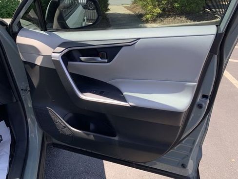 Used 2020 Toyota RAV4 XLE Premium FWD image 13