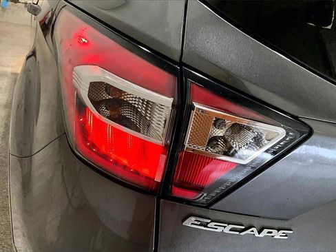 Used 2017 Ford Escape SE w/ Equipment Group 201A image 23