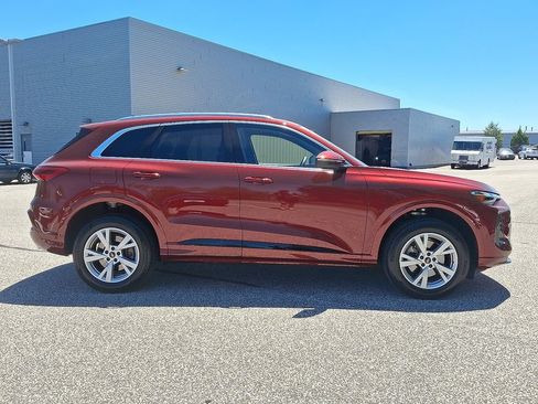 Used 2025 Audi Q5 Premium w/ 19" Wheel Package AWD/4WD image 7