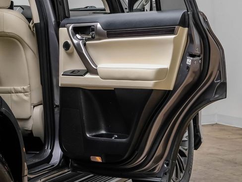 Used 2022 Lexus GX 460 Luxury w/ Sport Design Package image 42