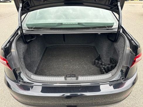 Used 2021 Volkswagen Jetta R-Line w/ R-Line Cold Weather Package FWD image 5