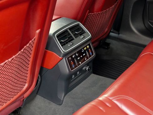 Used 2021 Audi S6 Prestige w/ Prestige Package image 27