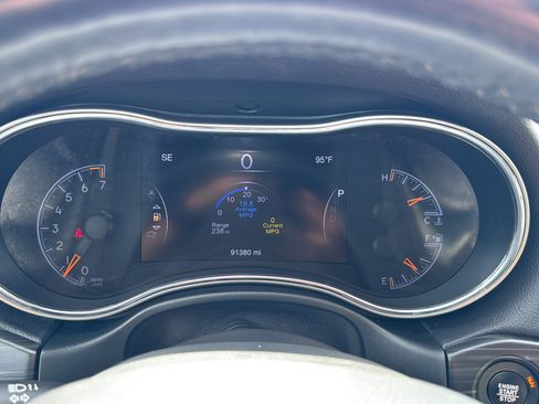 Used 2020 Jeep Grand Cherokee Limited RWD image 29