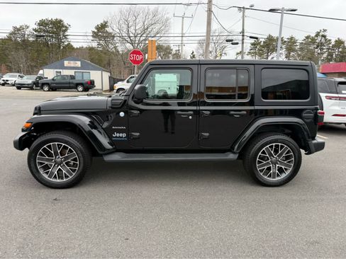 Used 2023 Jeep Wrangler Sahara w/ Cold Weather Group image 4