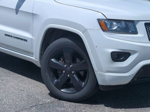 Used 2015 Jeep Grand Cherokee Altitude AWD/4WD image 2