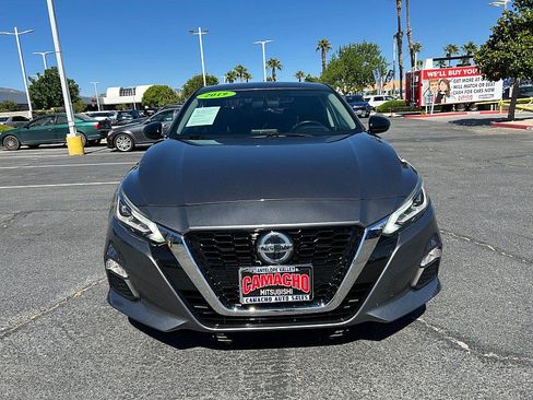 Used 2019 Nissan Altima 2.5 SR FWD image 2