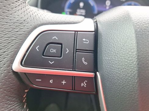 Used 2025 Toyota Sienna XSE FWD image 20