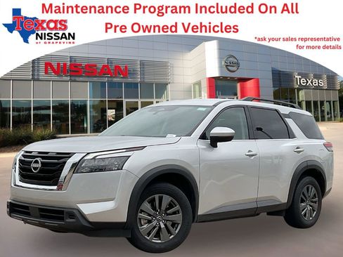 Used 2025 Nissan Pathfinder SV FWD image 1