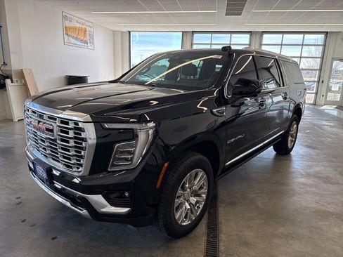 Used 2025 GMC Yukon XL Denali w/ Sun & Power Step Package image 7