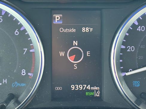 Used 2019 Toyota Highlander SE FWD image 35