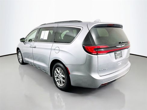Used 2021 Chrysler Pacifica Touring w/ Cold Weather Group image 5