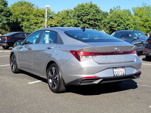 Used 2023 Hyundai Elantra SEL w/ Convenience Package FWD image 8
