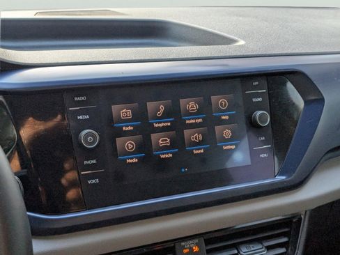 Used 2022 Volkswagen Taos SE image 16