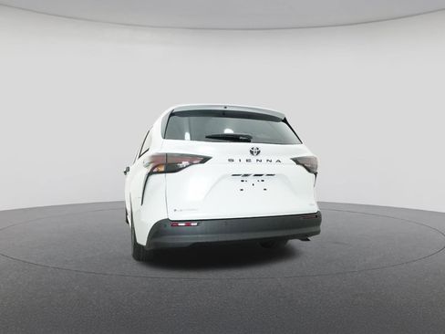 New 2026 Toyota Sienna XLE image 22