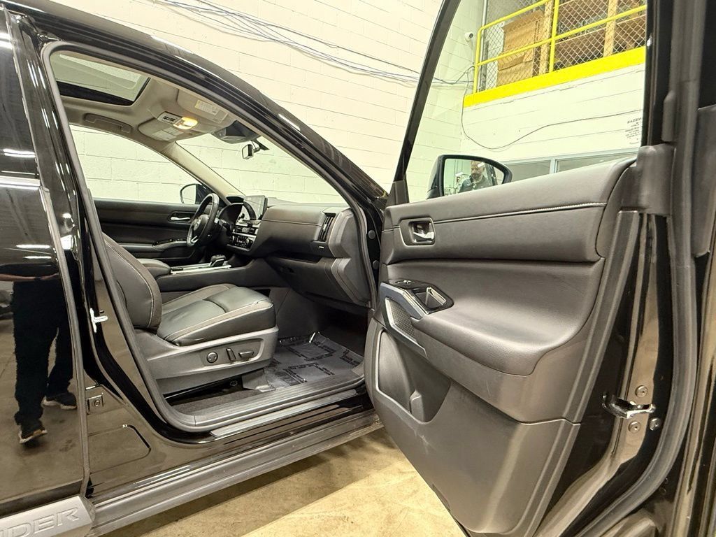 Used 2023 Nissan Pathfinder SL w/ SL Premium Package AWD/4WD image 40