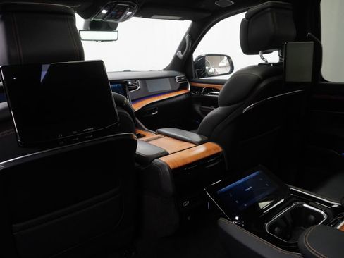 Certified 2024 Jeep Grand Wagoneer Series III w/ Rear-Seat Entertainment Group AWD/4WD image 28