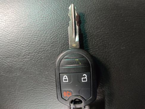 Used 2015 Ford Explorer XLT w/ Equipment Group 201A FWD image 32