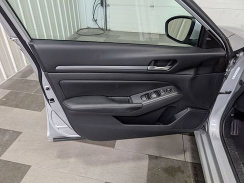Used 2022 Nissan Altima 2.5 SV AWD/4WD image 12