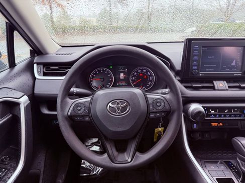 Used 2021 Toyota RAV4 LE image 16