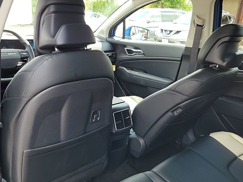 Used 2026 Kia Sportage EX w/ EX Panorama Roof Package FWD image 12