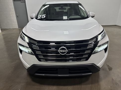 Used 2025 Nissan Rogue SV image 7