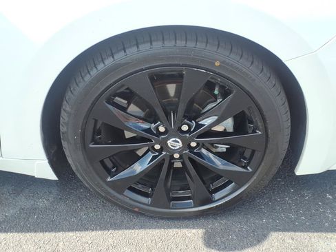 Used 2021 Nissan Maxima SR w/ Sport Mat Group FWD image 9