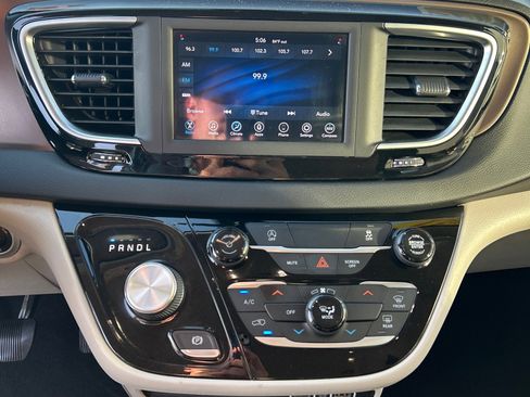Used 2021 Chrysler Voyager LX FWD image 23