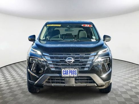 Used 2025 Nissan Rogue S image 3