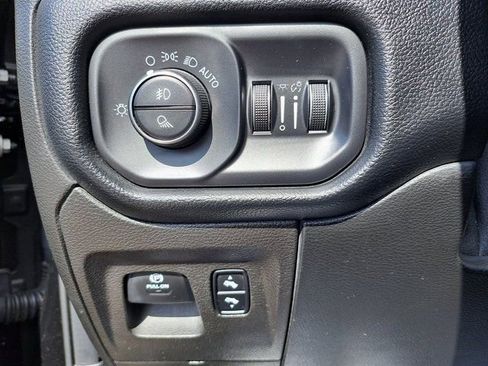 Used 2019 RAM 1500 Big Horn RWD image 11