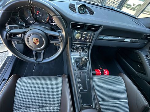 Used 2016 Porsche 911 R RWD image 6