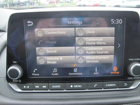 Used 2025 Nissan Rogue SV AWD/4WD image 18