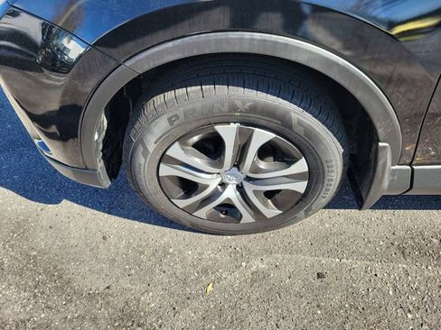 Used 2018 Toyota RAV4 LE image 5