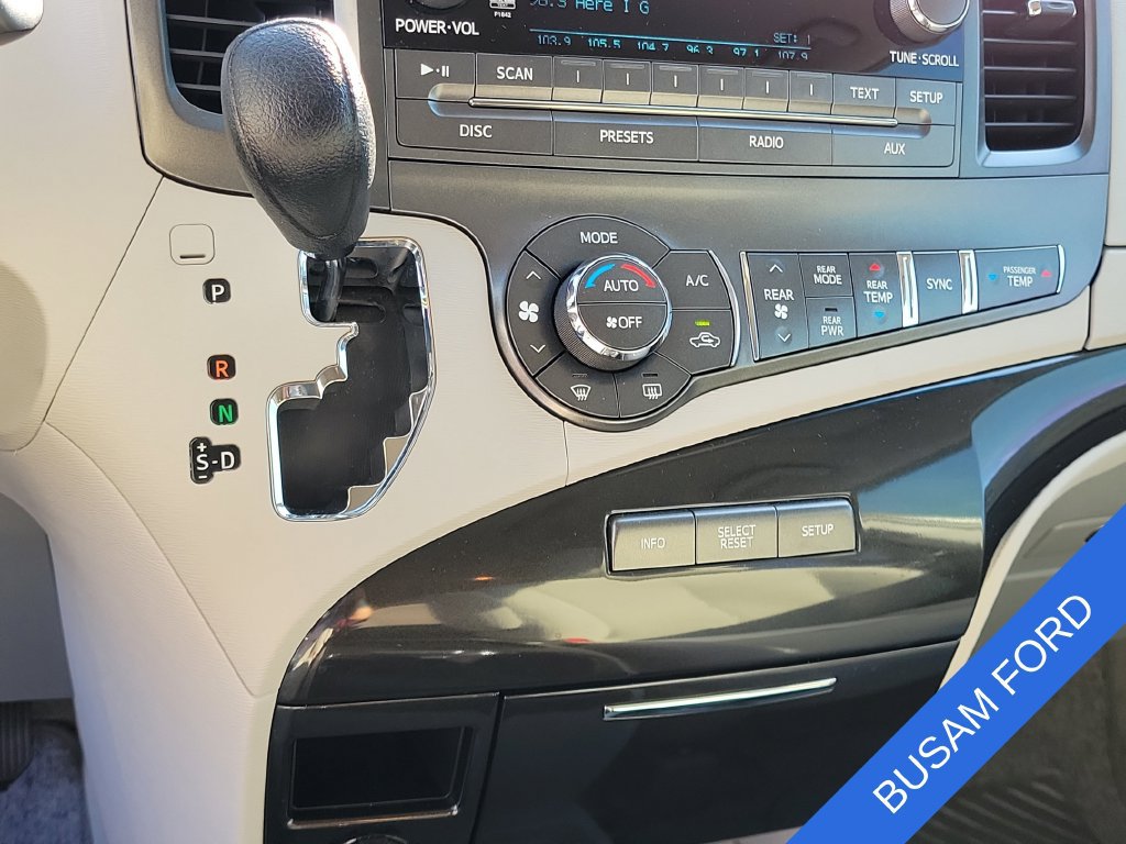 Used 2014 Toyota Sienna LE FWD image 26