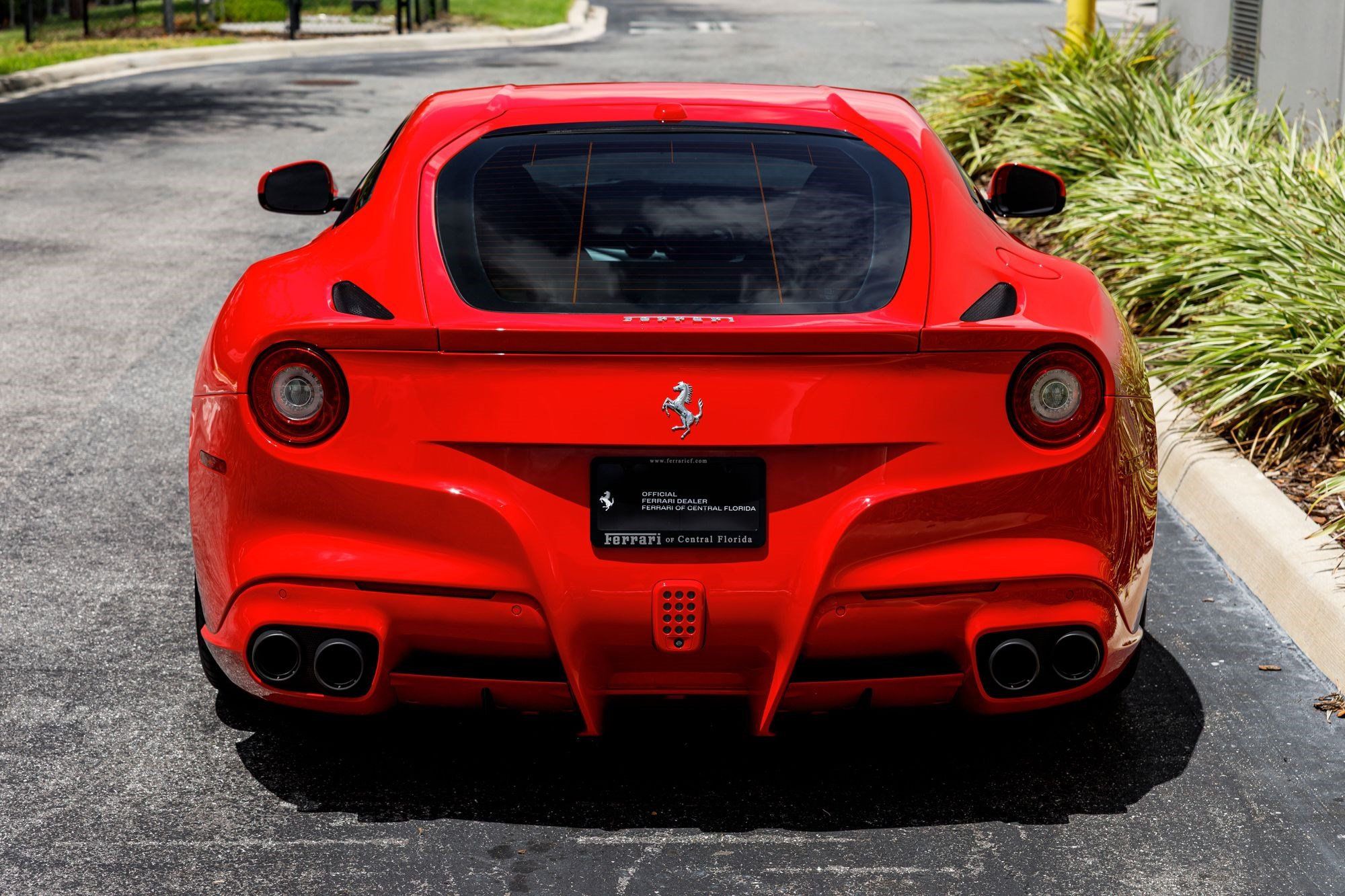 Used 2016 Ferrari F12 Berlinetta RWD image 4