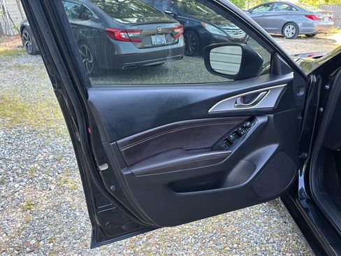 Used 2018 MAZDA MAZDA3 Touring image 27