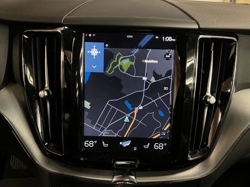 Used 2018 Volvo XC60 T6 Momentum w/ Convenience Package image 19