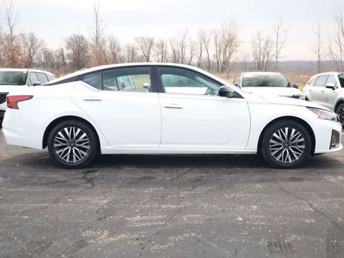 Used 2025 Nissan Altima 2.5 SV FWD image 4