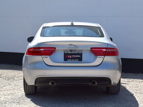 Used 2017 Jaguar XE Premium RWD image 4