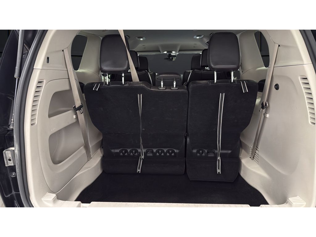 Used 2024 Chrysler Pacifica Touring-L FWD image 27