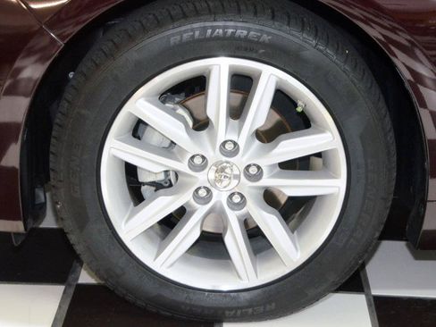Used 2015 Toyota Avalon XLE FWD image 12