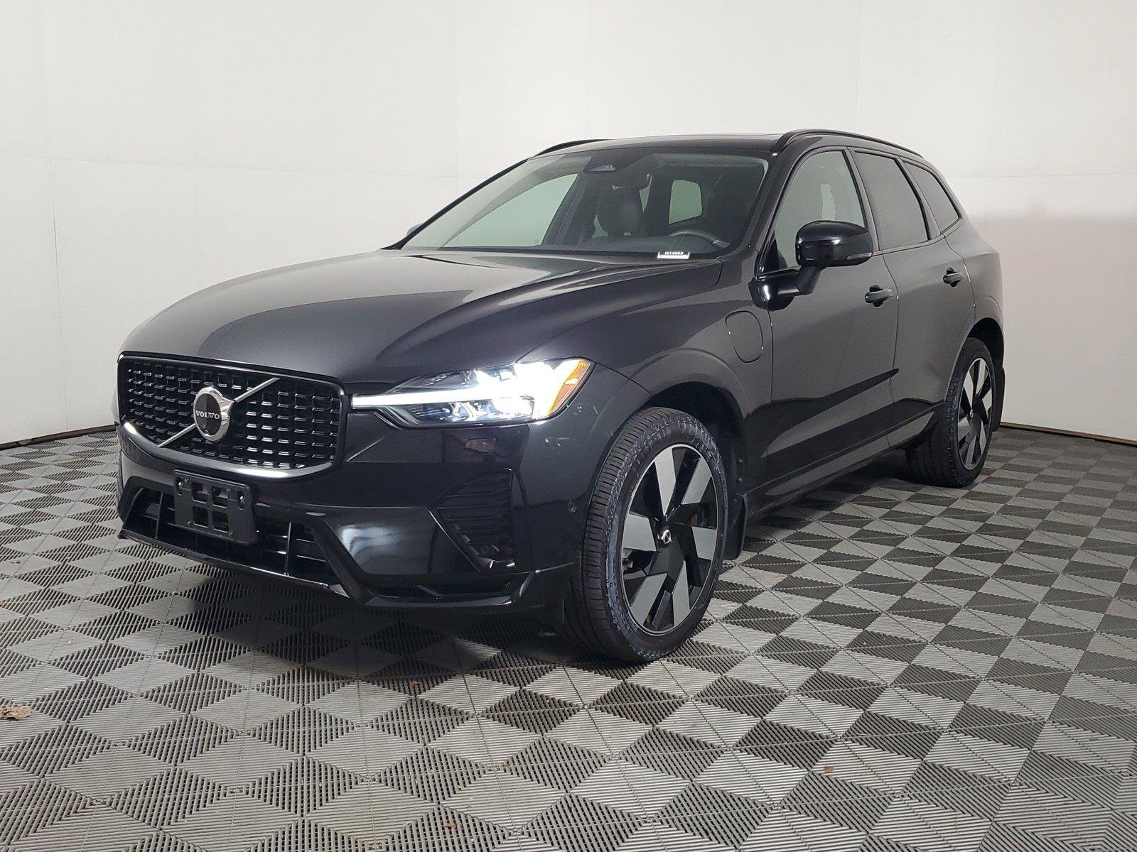 Used 2024 Volvo XC60 T8 Plus w/ Protection Package Premier AWD/4WD image 3