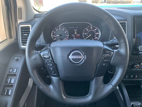 Used 2024 Nissan Frontier SV w/ SV Convenience Package image 11