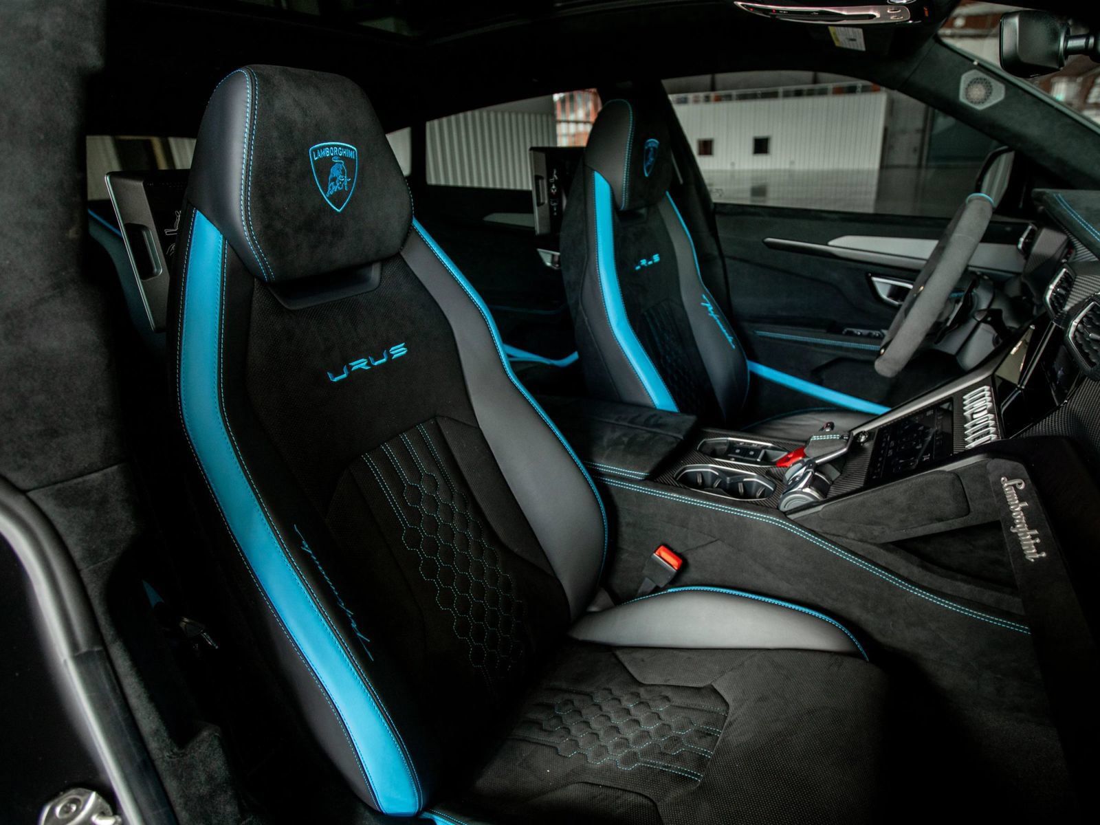 Used 2023 Lamborghini Urus Performante AWD/4WD image 13