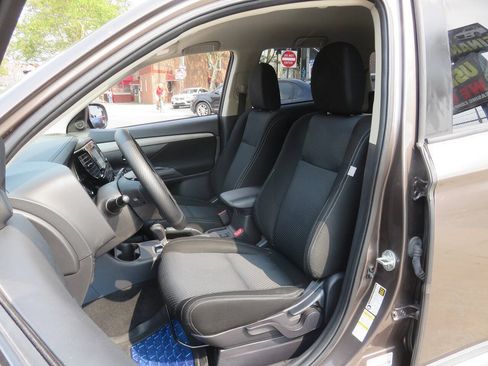 Used 2016 Mitsubishi Outlander SE AWD/4WD image 10