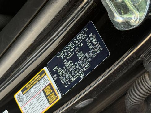 Used 2025 Kia Soul LX w/ LX Technology Package FWD image 28