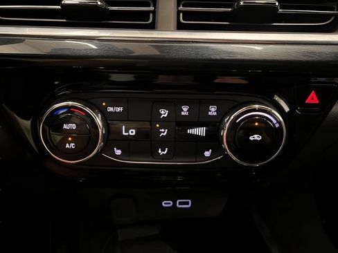 Certified 2024 Chevrolet Trax RS w/ Sunroof Package FWD image 23