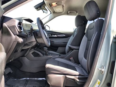 Used 2025 Chevrolet TrailBlazer LT AWD/4WD image 21
