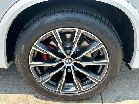 Used 2024 BMW X5 xDrive40i w/ M Sport Package AWD/4WD image 31