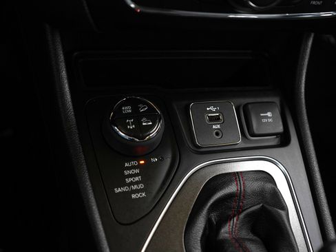 Used 2020 Jeep Cherokee Trailhawk w/ Comfort/Convenience Group image 23