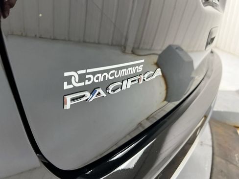 New 2027 Chrysler Pacifica Limited w/ Family Tech Group AWD/4WD image 28